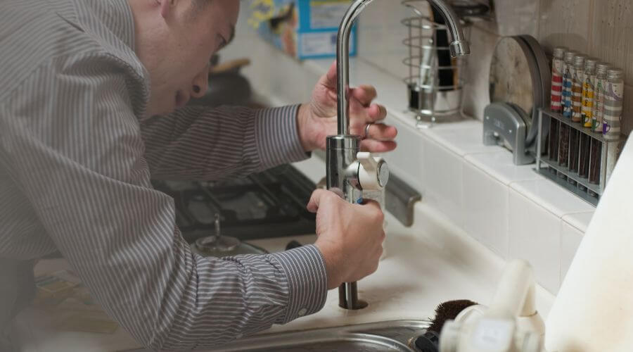 Local tankless water heater installation in Utopia, TX